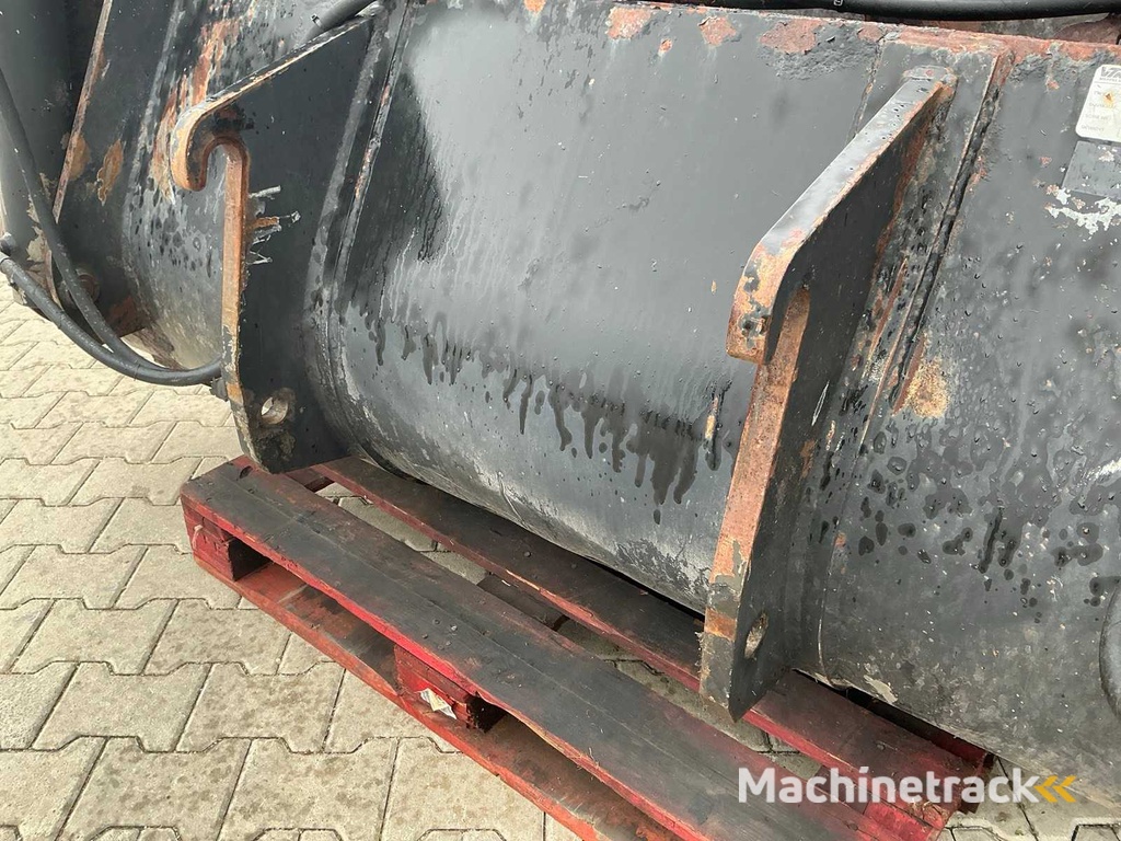 2013 VTM PHB2000WM Pelican bucket