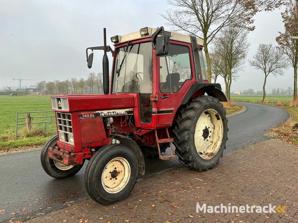 1981 International 745xl Tweewielaangedreven landbouwtractor