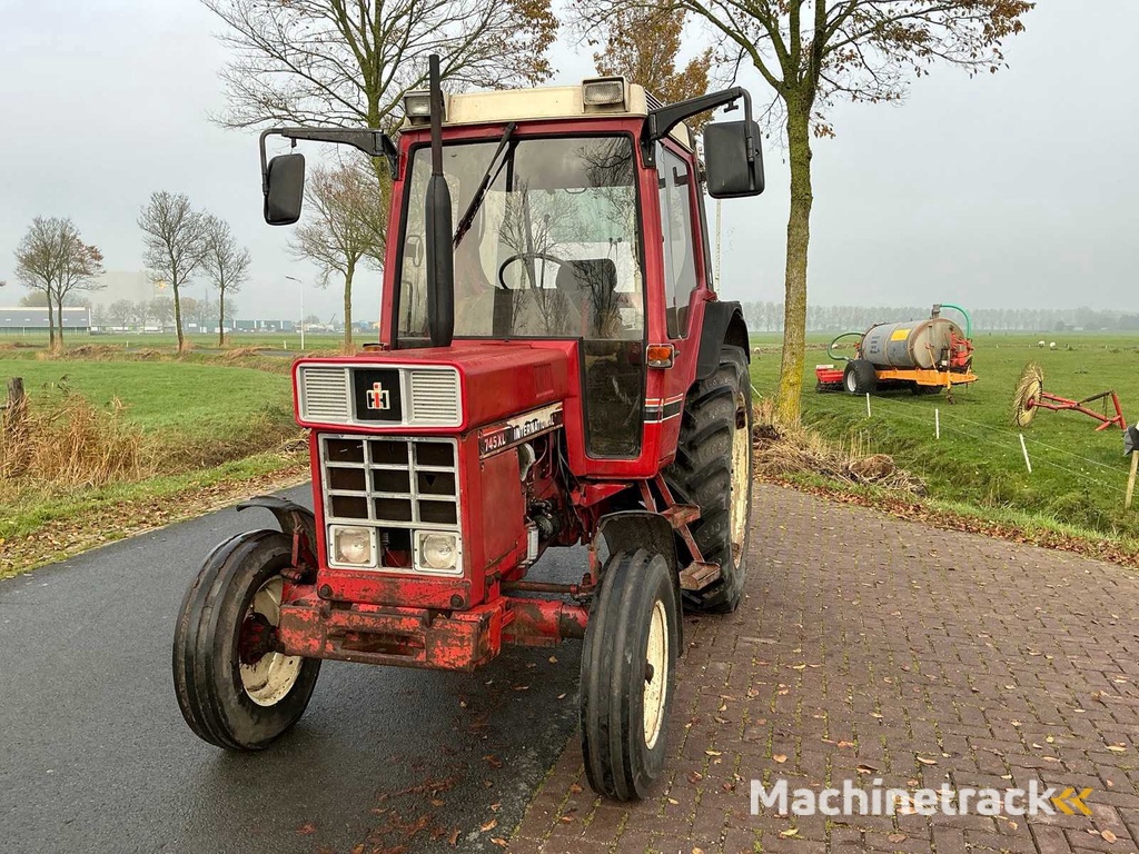 1981 International 745xl Tweewielaangedreven landbouwtractor