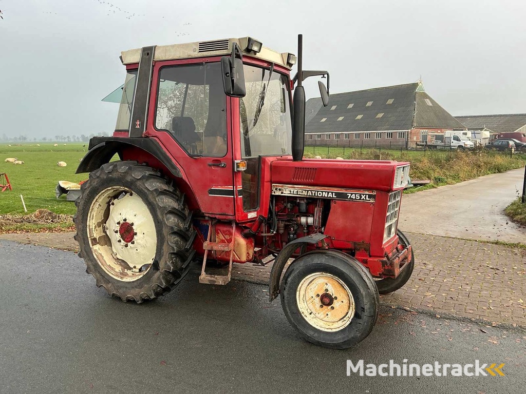 1981 International 745xl Tweewielaangedreven landbouwtractor