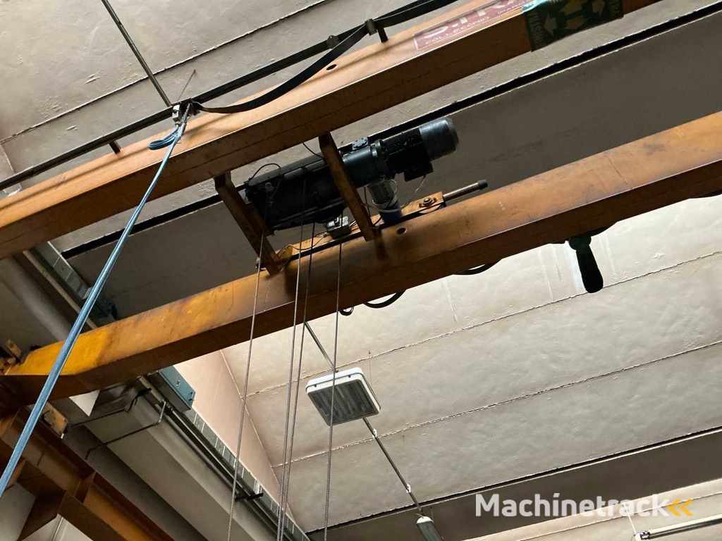 S.TRA. F Bovenloopkraan 5 ton.