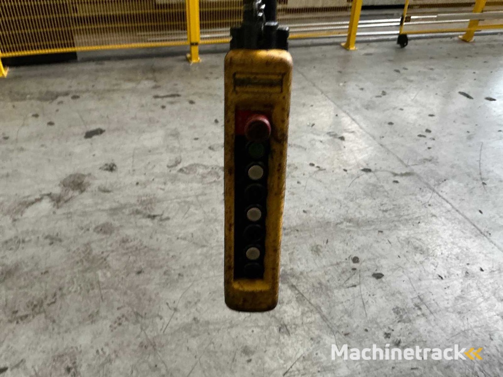 S.TRA. F Bovenloopkraan 5 ton.