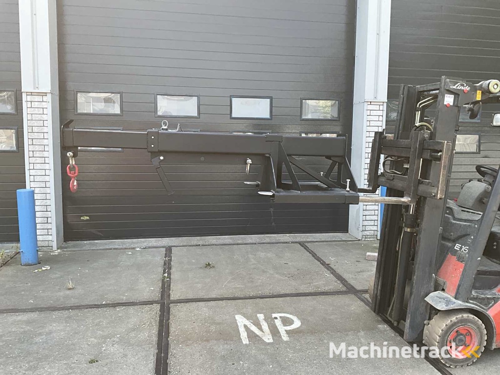 2025 - 3000kg - Heftruck Kraanarm/ jib