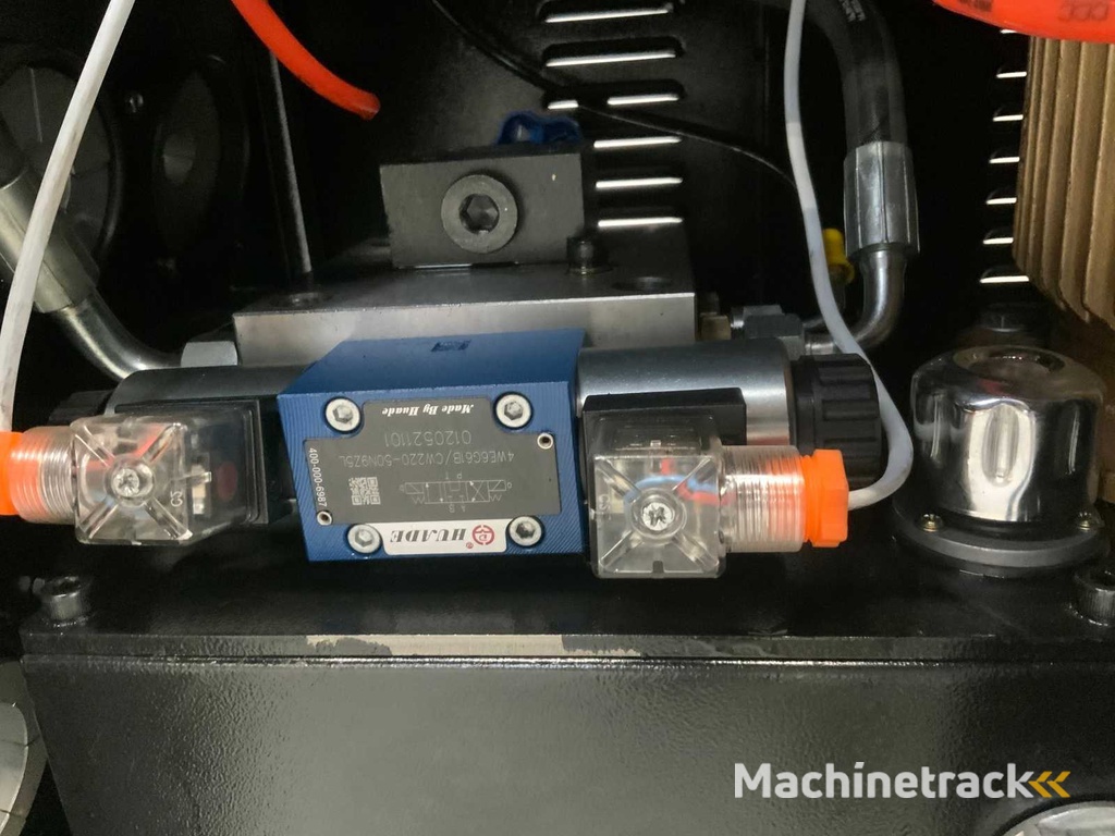 Daewoo DA5100-HC hydraulische slangenpers
