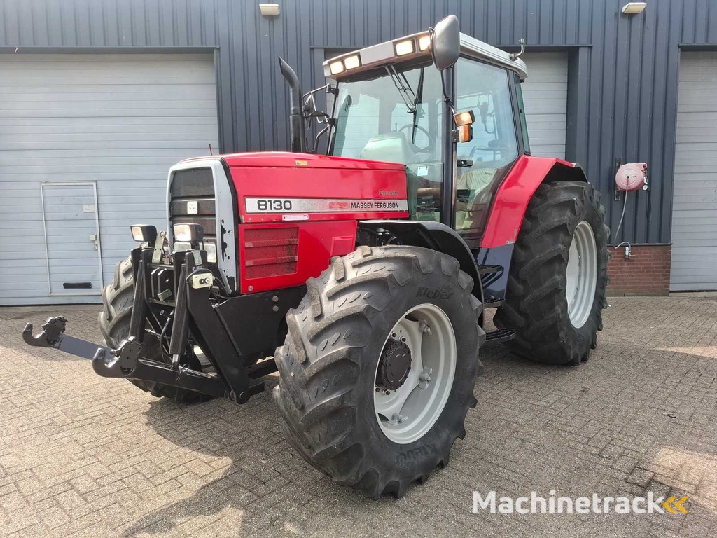 1997 Massey Ferguson 8130 Dynashift Vierwielaangedreven landbouwtractor