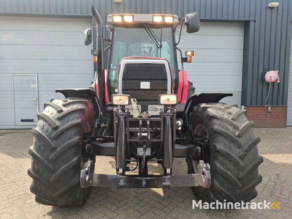 1997 Massey Ferguson 8130 Dynashift Vierwielaangedreven landbouwtractor