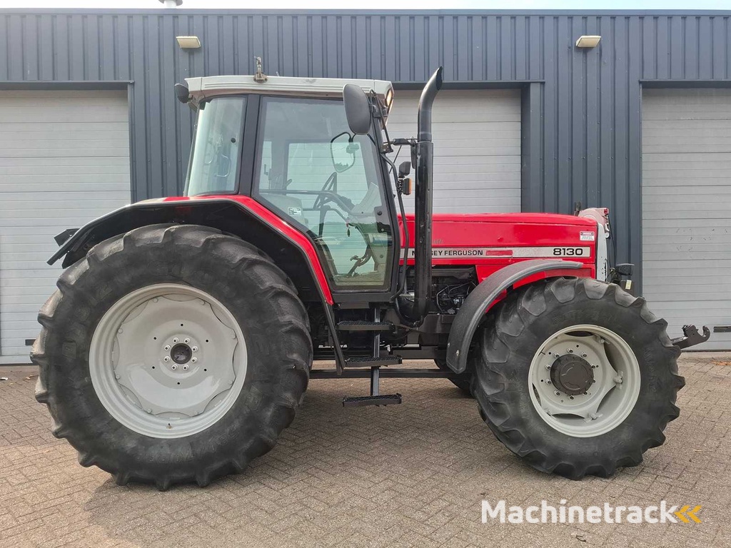 1997 Massey Ferguson 8130 Dynashift Vierwielaangedreven landbouwtractor