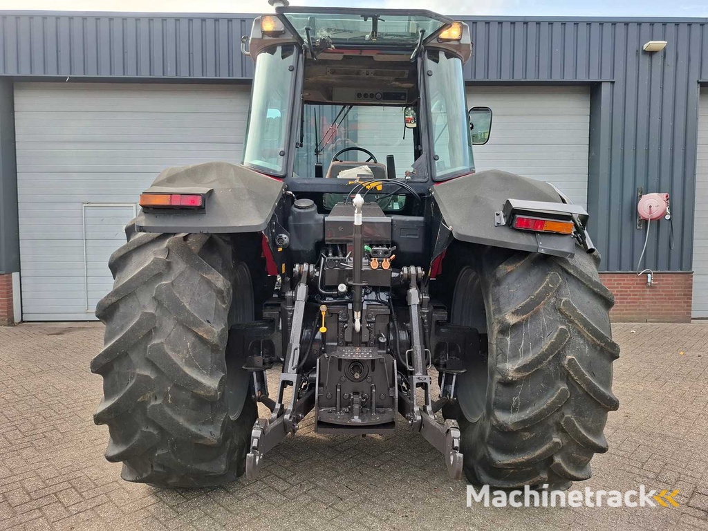 1997 Massey Ferguson 8130 Dynashift Vierwielaangedreven landbouwtractor