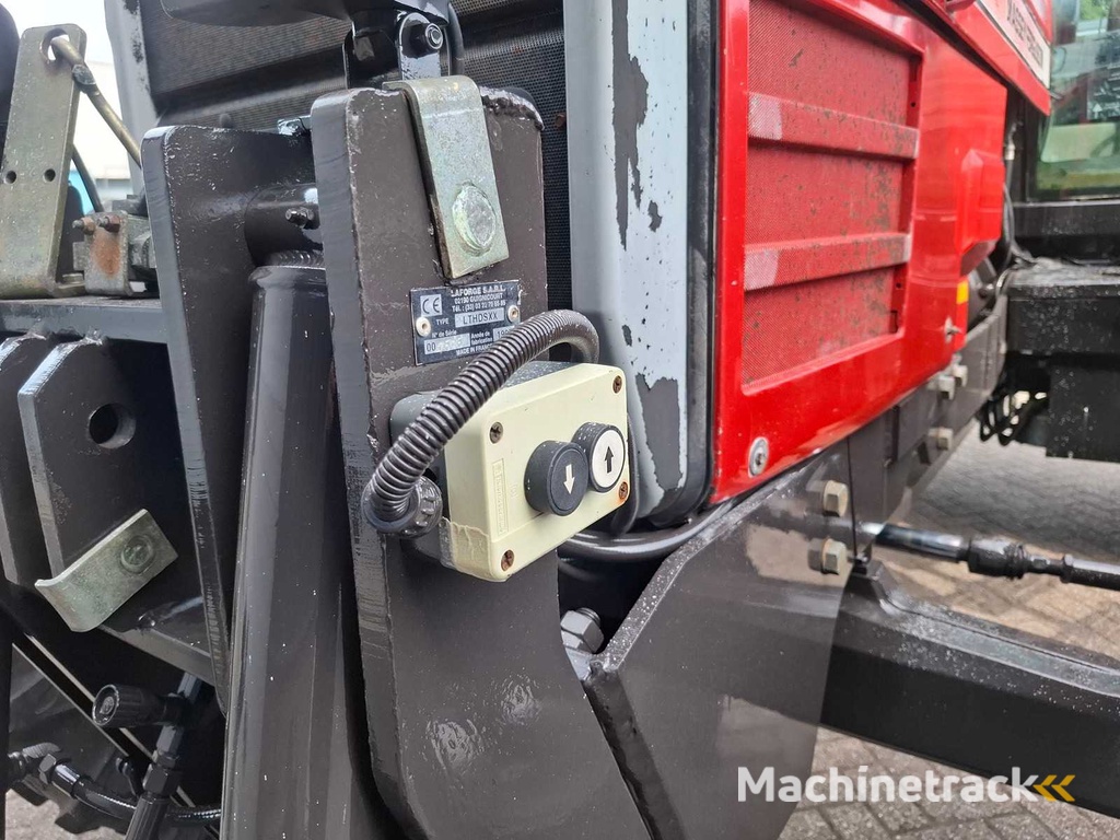 1997 Massey Ferguson 8130 Dynashift Vierwielaangedreven landbouwtractor