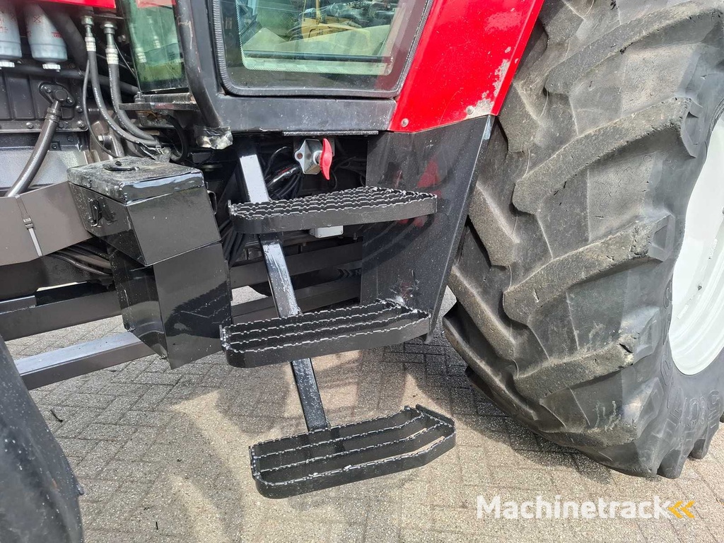 1997 Massey Ferguson 8130 Dynashift Vierwielaangedreven landbouwtractor