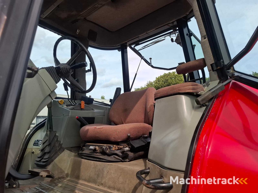 1997 Massey Ferguson 8130 Dynashift Vierwielaangedreven landbouwtractor