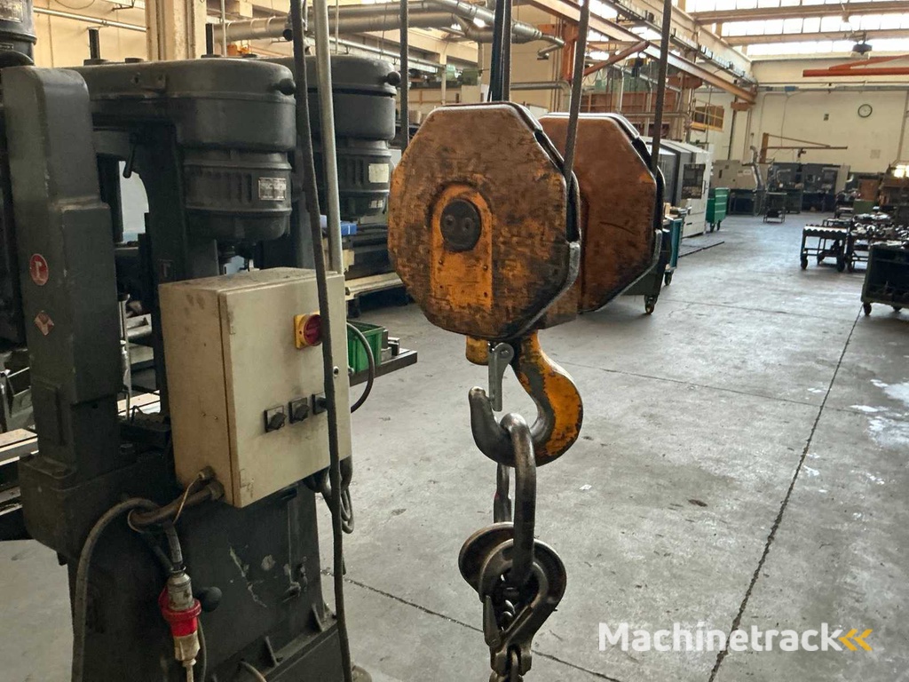 1992 S.TRA. F Bovenloopkraan 4 ton.