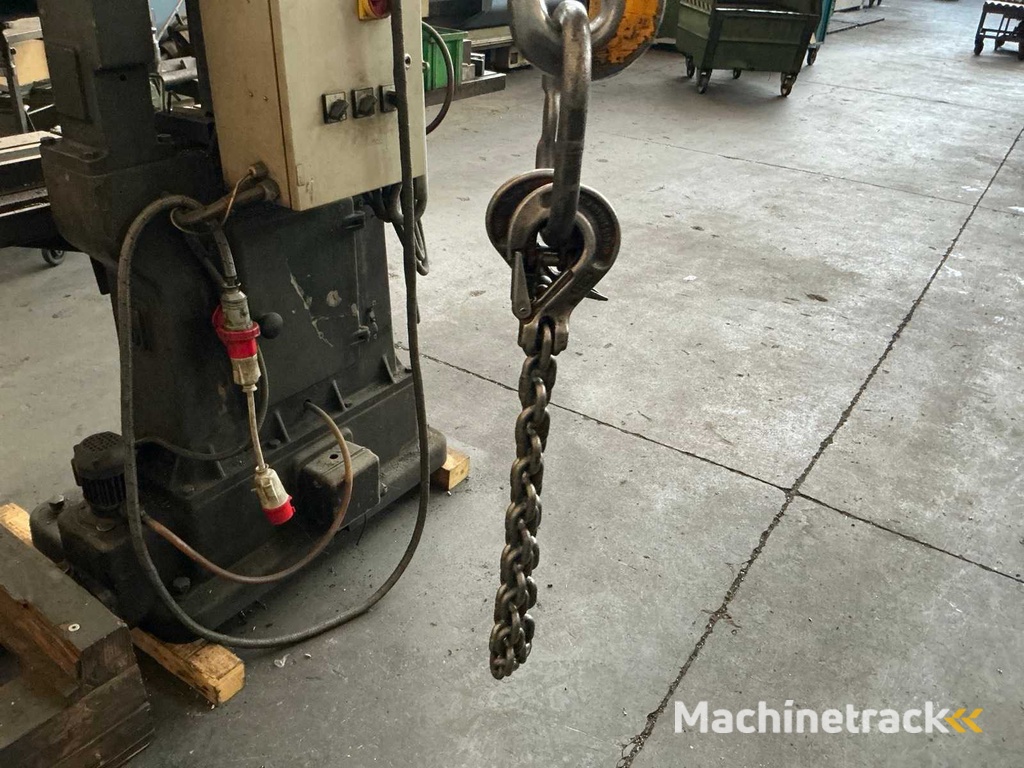 1992 S.TRA. F Bovenloopkraan 4 ton.