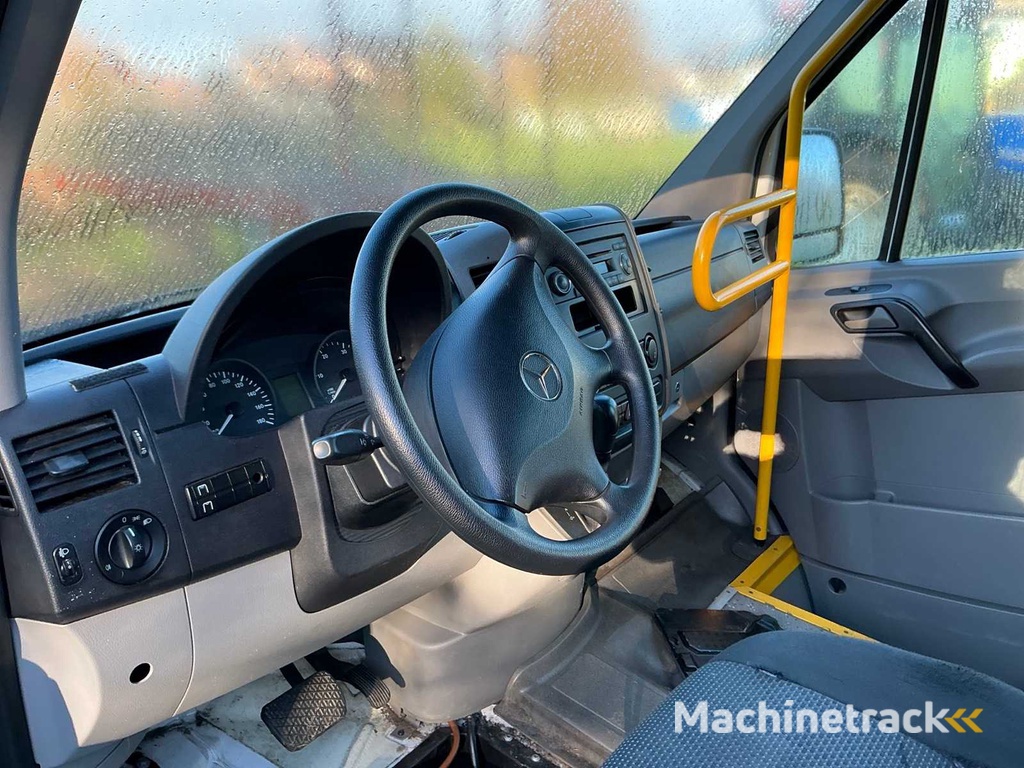 Mercedes-Benz 311CDI Minibus