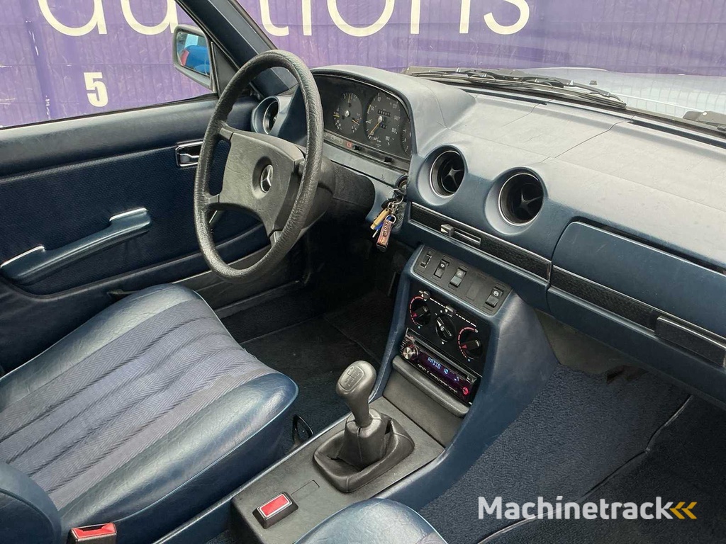 1980 - Mercedes-benz - 300D - Passenger car