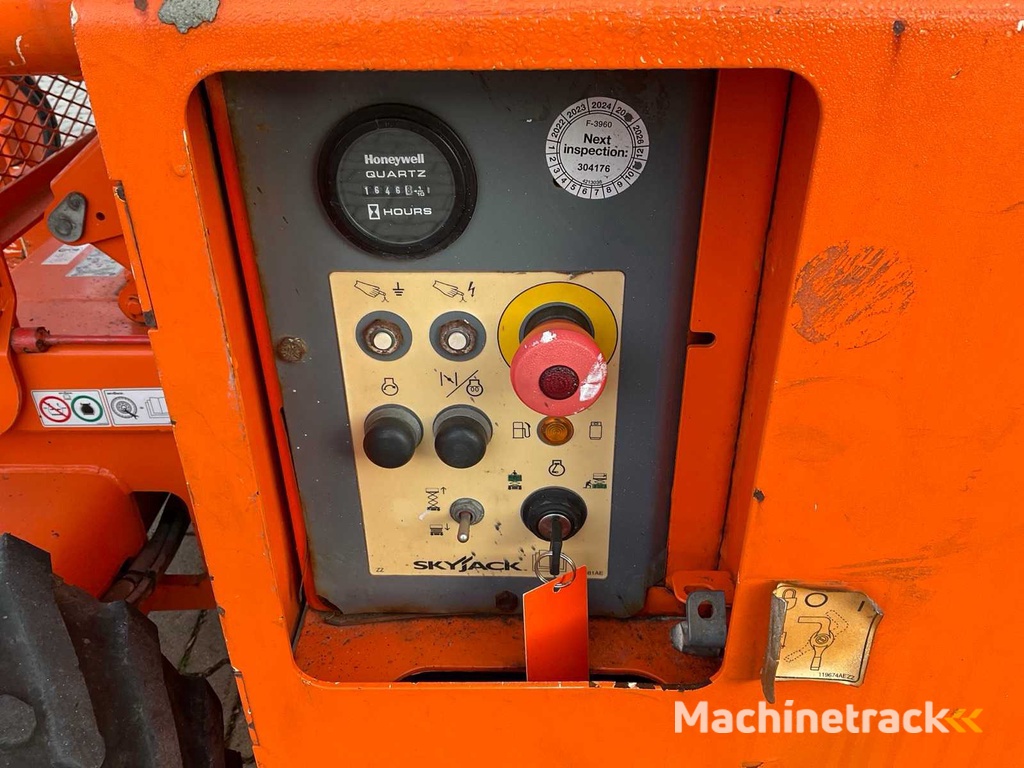 2015 SkyJack SJ 6826RT Hoogwerker 4x4