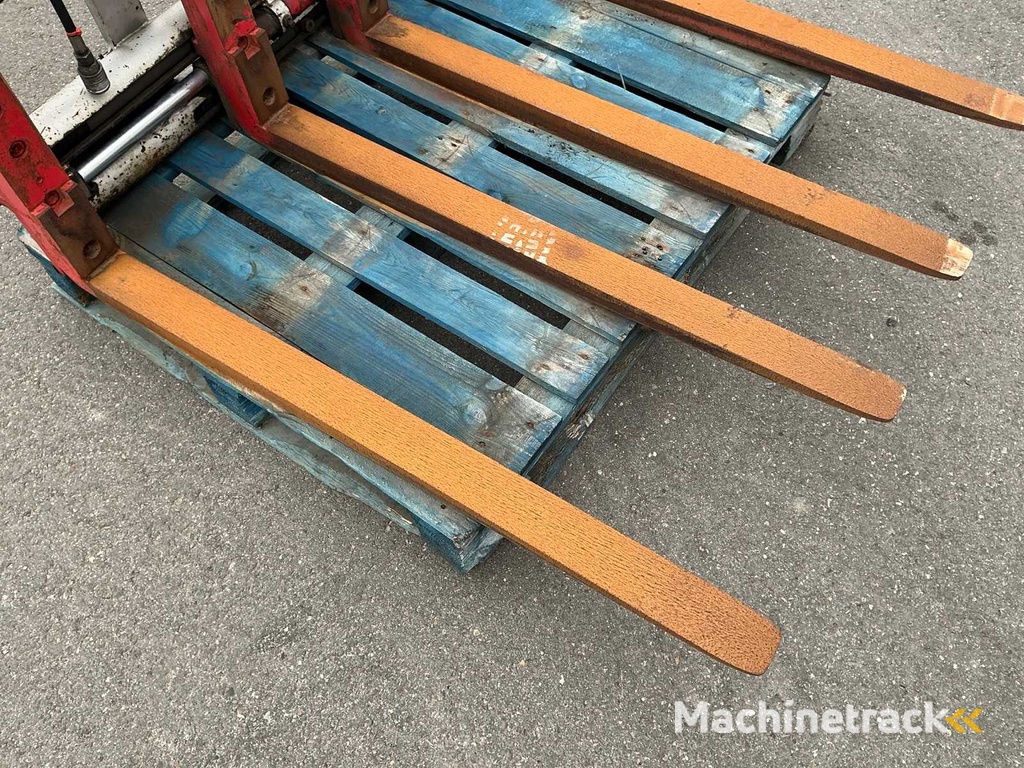 Durwen Double Picker Pallet Storyteller with 4 Spoons