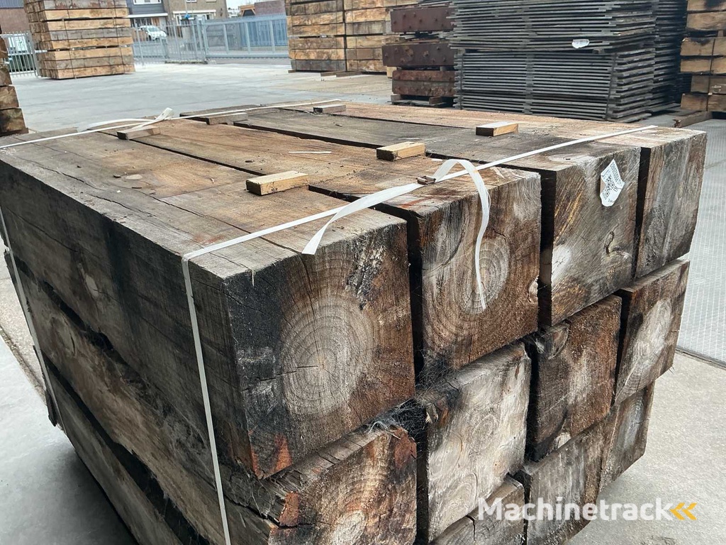 Radiata Pine 1500x300x300 Bouwhout