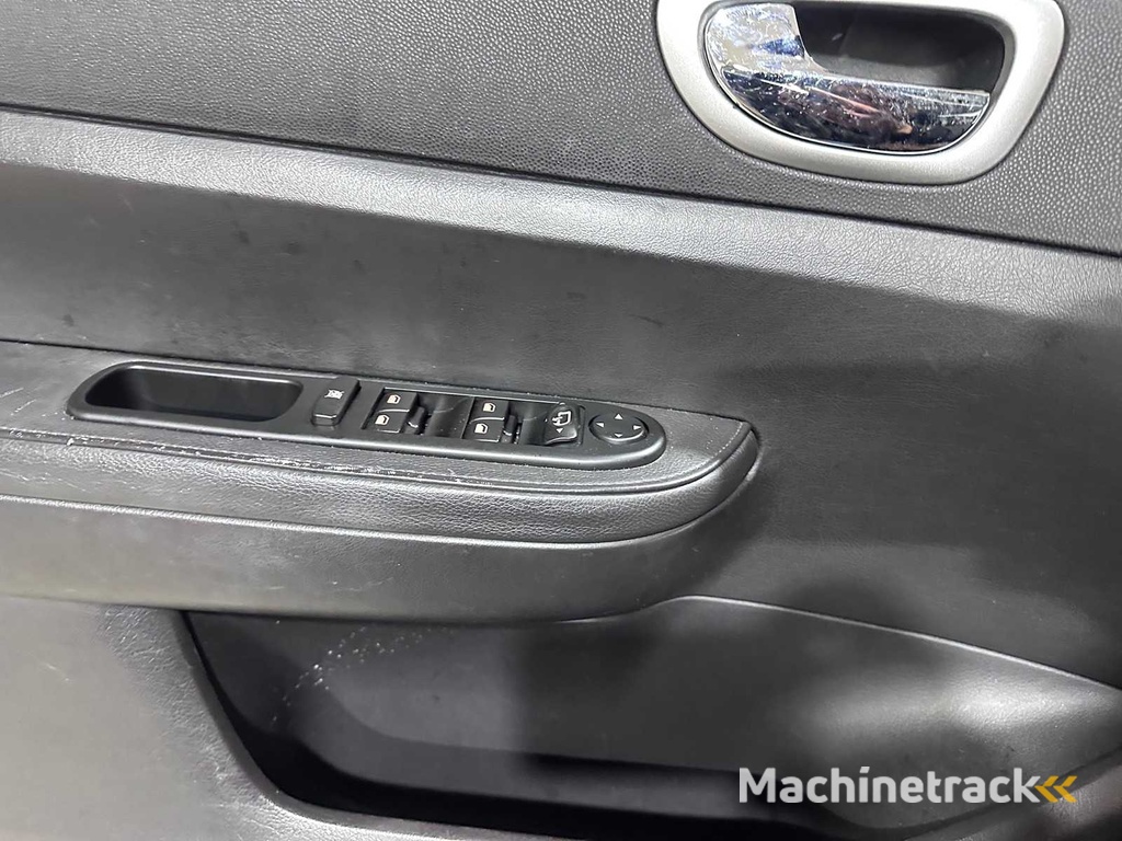 Peugeot - 307 - 2.0-16V Griffe - 89-PJ-NS