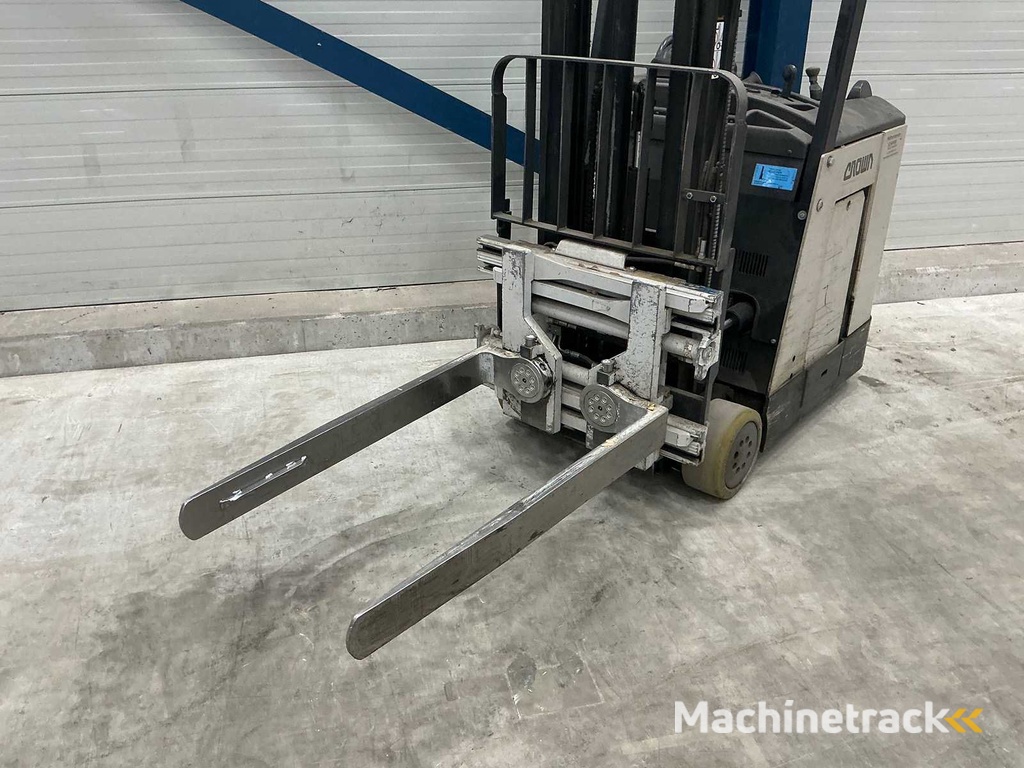 Crown - Reach truck met klem
