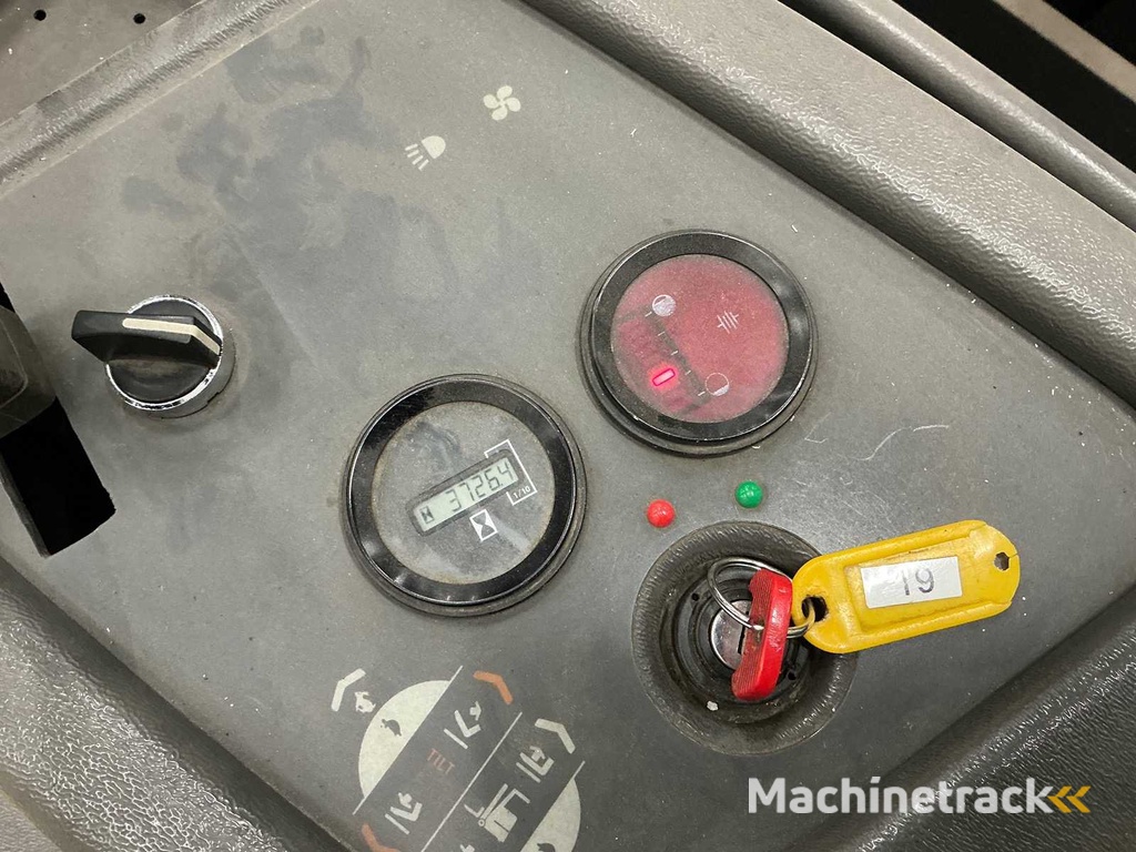 Crown - Reach truck met klem