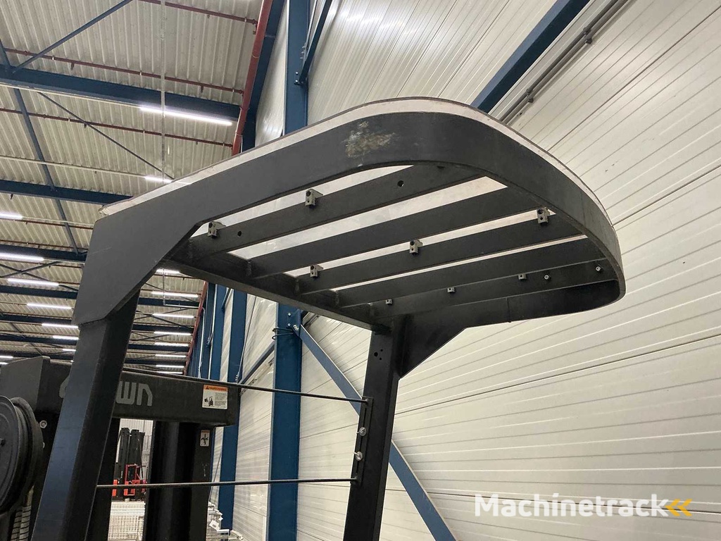 Crown - Reach truck met klem
