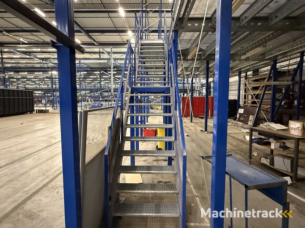 Entresolvloer ca 169 m2; ca 26000x6770x3800mm