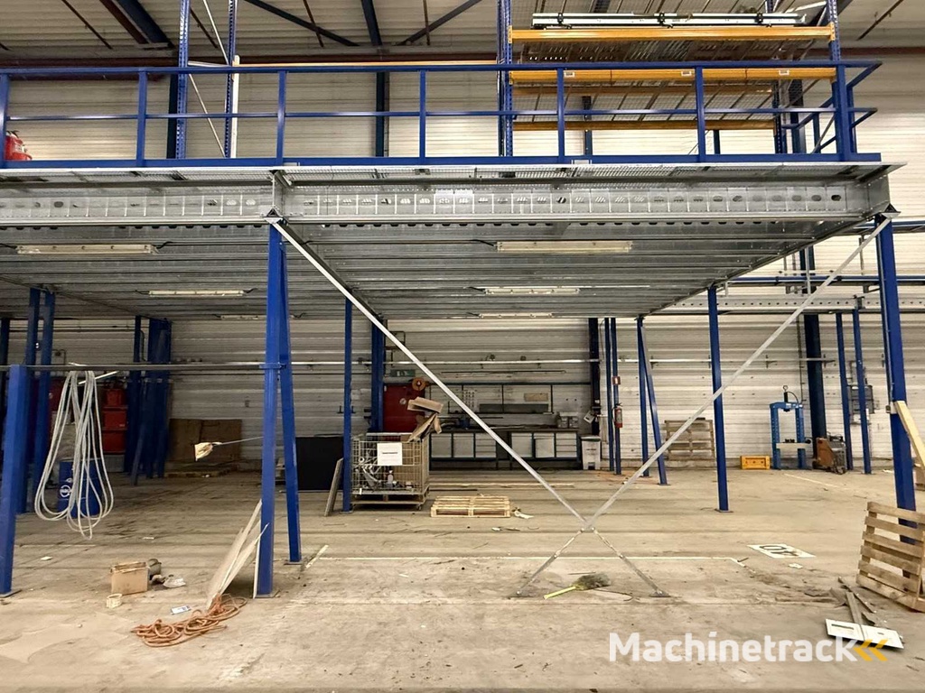 Entresolvloer ca 169 m2; ca 26000x6770x3800mm