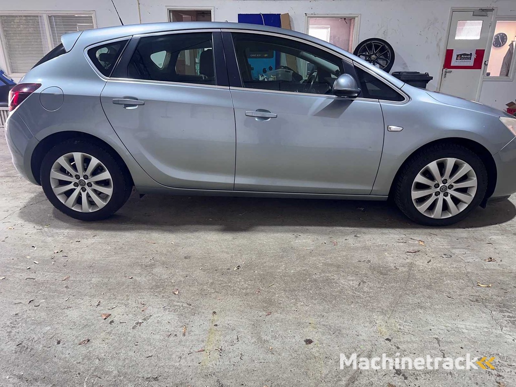 Opel - Astra - 1.4 Turbo GT - 8-KTB-81