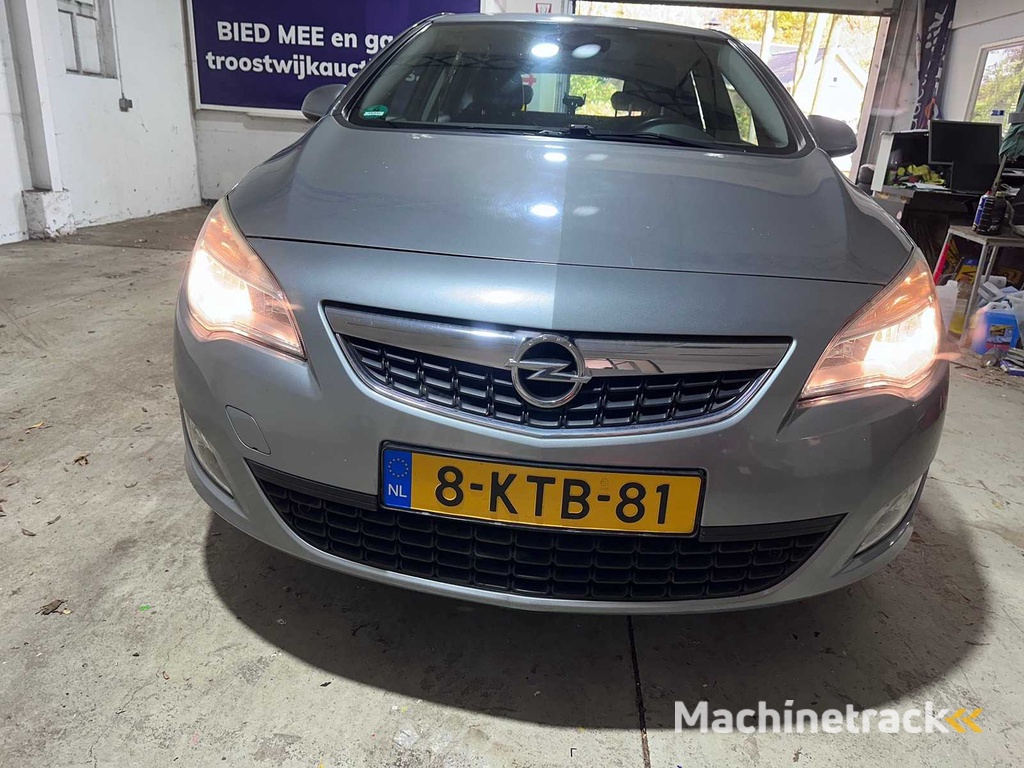 Opel - Astra - 1.4 Turbo GT - 8-KTB-81