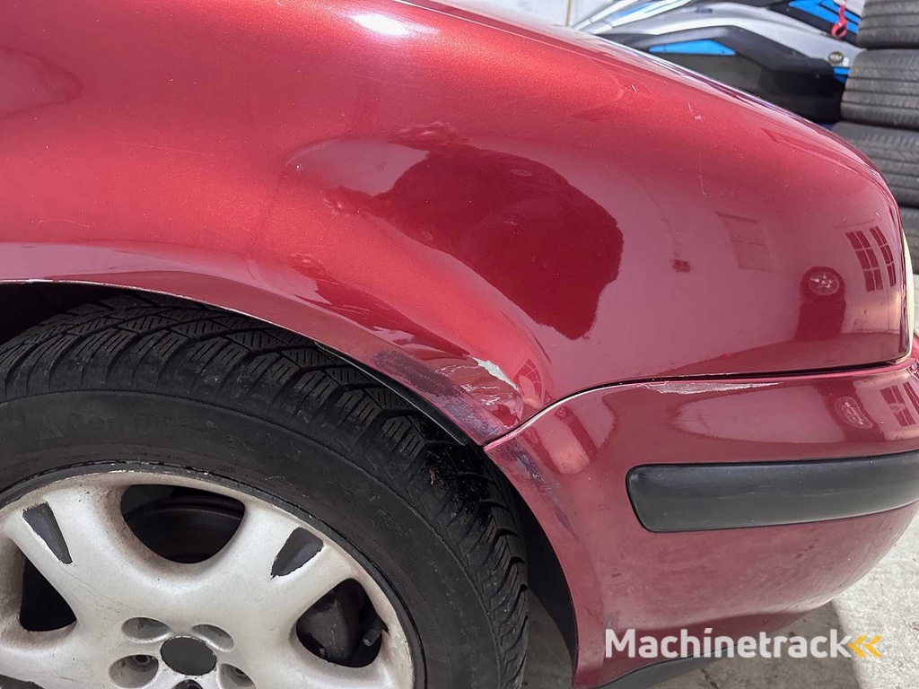 Volkswagen - Golf - 1.4-16V Trendline - 74-DZ-PJ