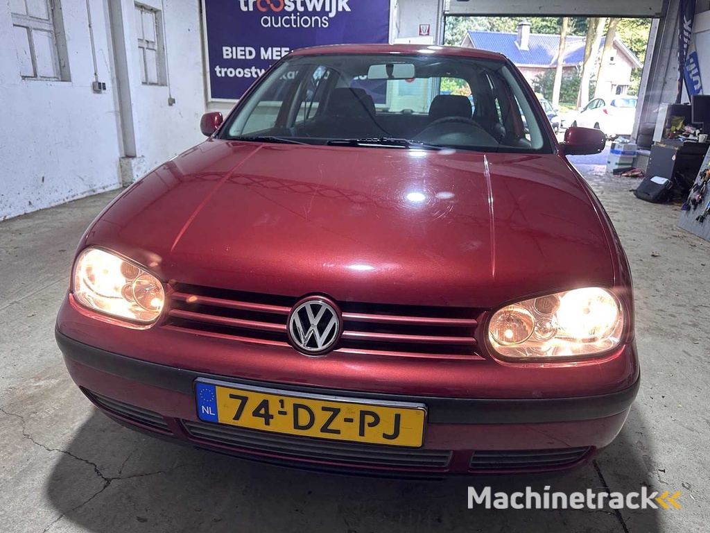 Volkswagen - Golf - 1.4-16V Trendline - 74-DZ-PJ