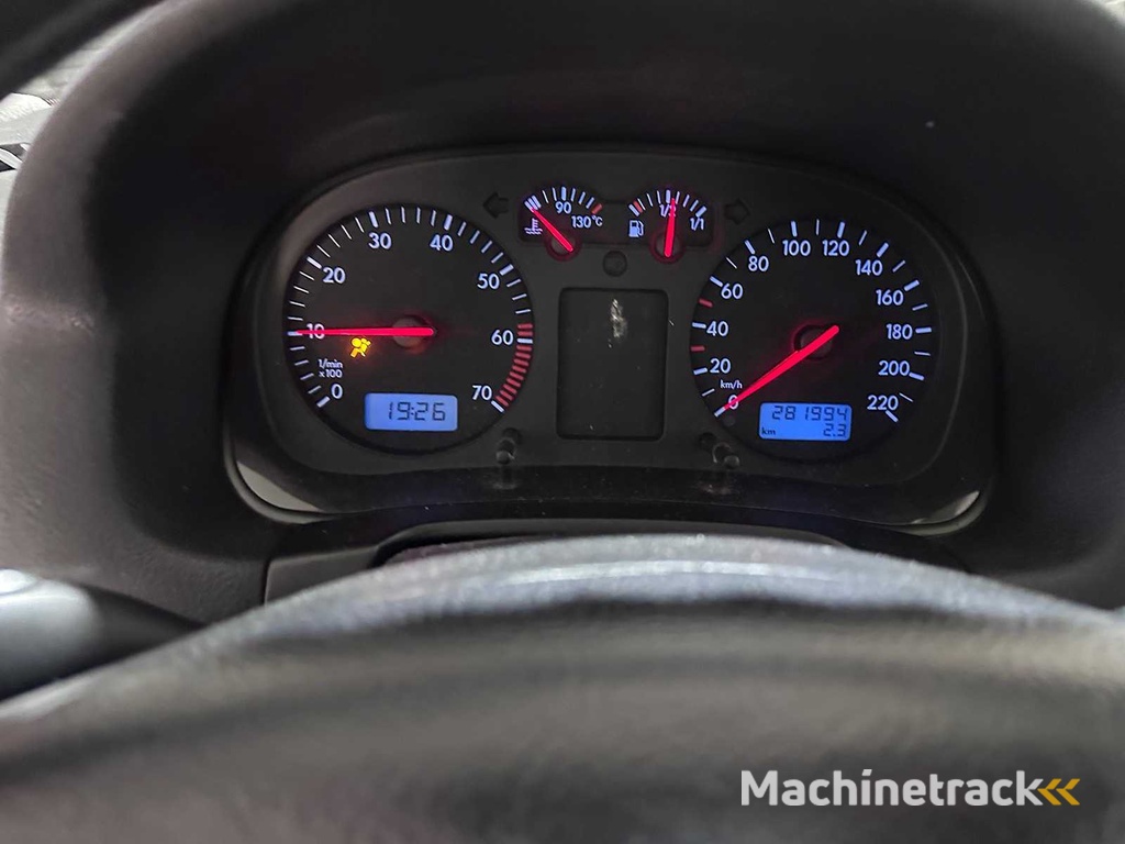 Volkswagen - Golf - 1.4-16V Trendline - 74-DZ-PJ