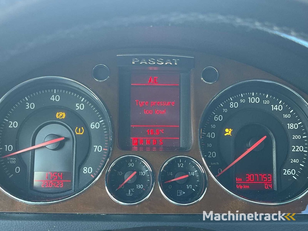 Volkswagen Passat Variant 3.2 V6 Highline 4Motion 2007 | 93-XB-KR