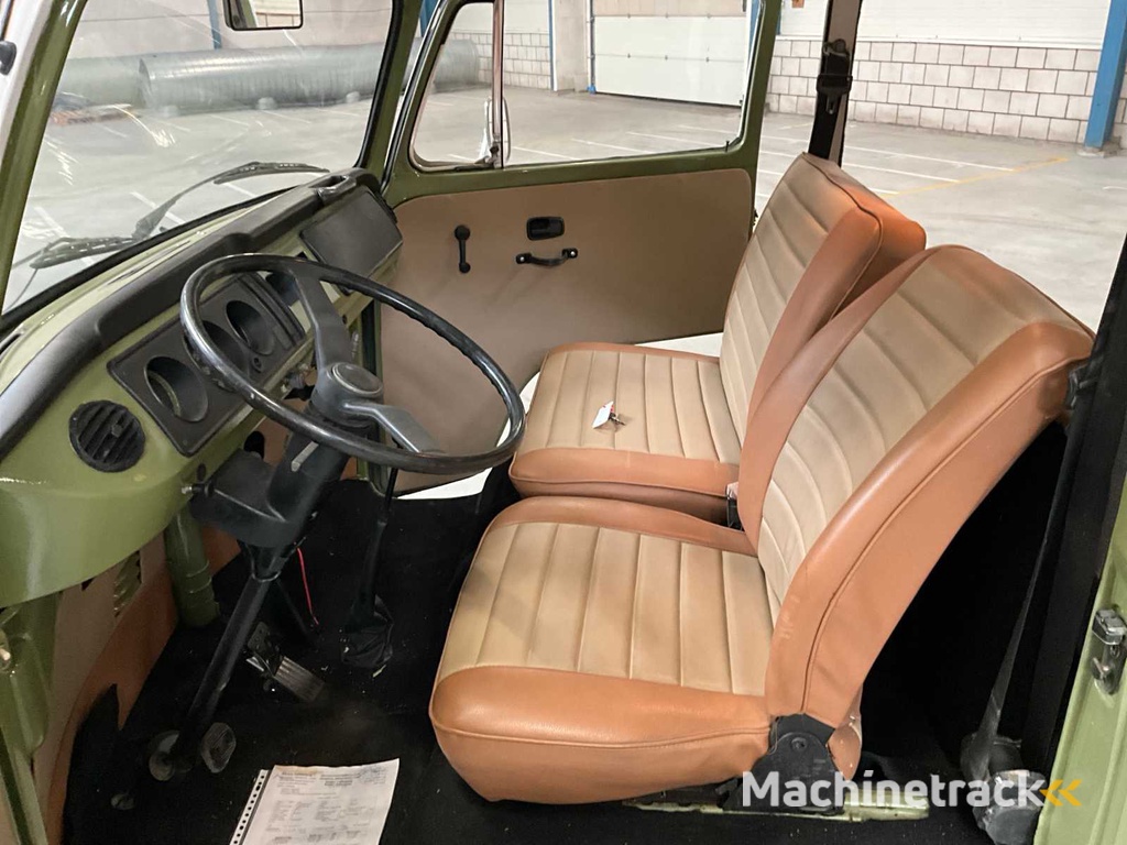 1975 Volkswagen T2 Personenbus