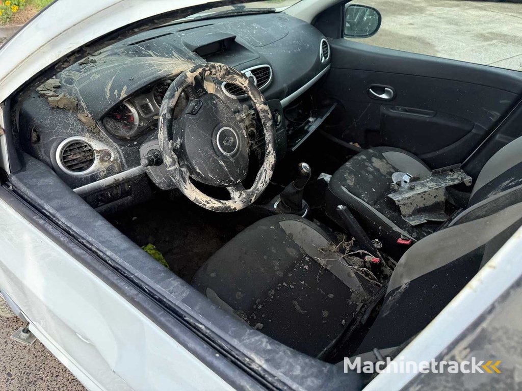 RENAULT - 2011 - CLIO - Auto