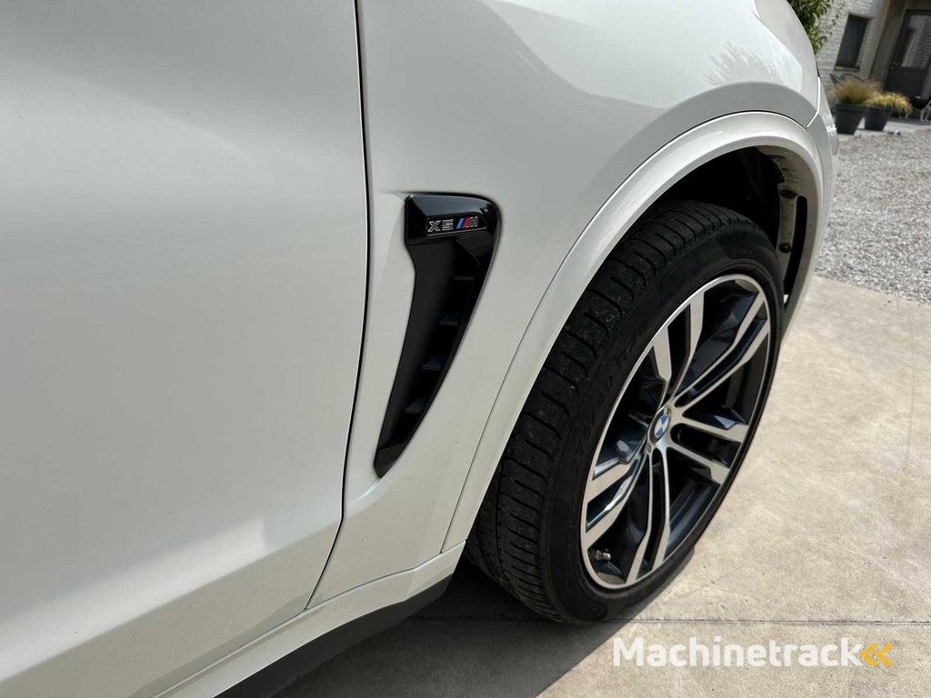 BMW - 2016 - M50D - Auto