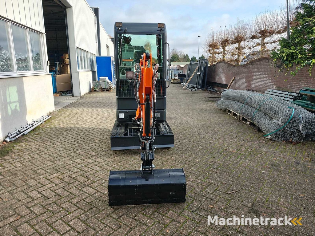Cougar - 2025 - XT-18U - Minigraafmachine met Kubota motor D902
