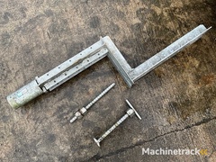 schalungsfuße-und-steuerstangen