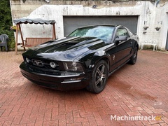 ford-mustang-coupe-v6---2006