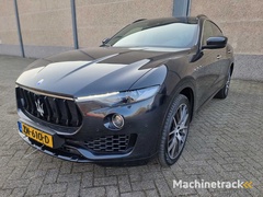 2017-maserati-levante-3.0-v6-d-allradantrieb-pkw
