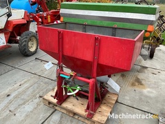 montierter-dungerstreuer