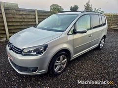2011-volkswagen-touran-car