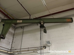 stahl---zwenkkraan-op-kolom