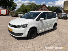 2015-volkswagen-touran-2.0-tdi-comfl.-bluem-personenauto