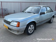 opel-rekord-2.0-s-berlina-classic-car
