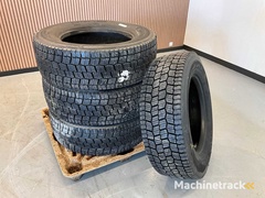 4x-315-60-r22.5-retread-truck-tire