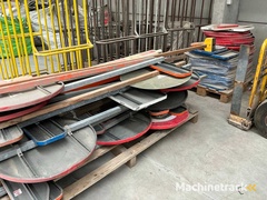 viele-verkehrsschilder-signalisieren---straßensperren