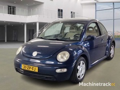 volkswagen-new-beetle-2.0-highline,-31-zp-fj