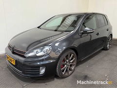 volkswagen---golf---gti---auto---2013